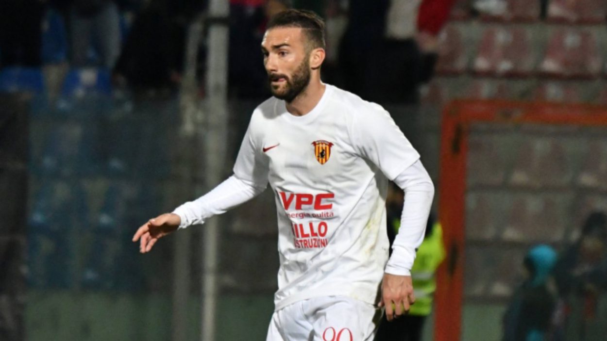 Eric Lanini con la maglia del Benevento