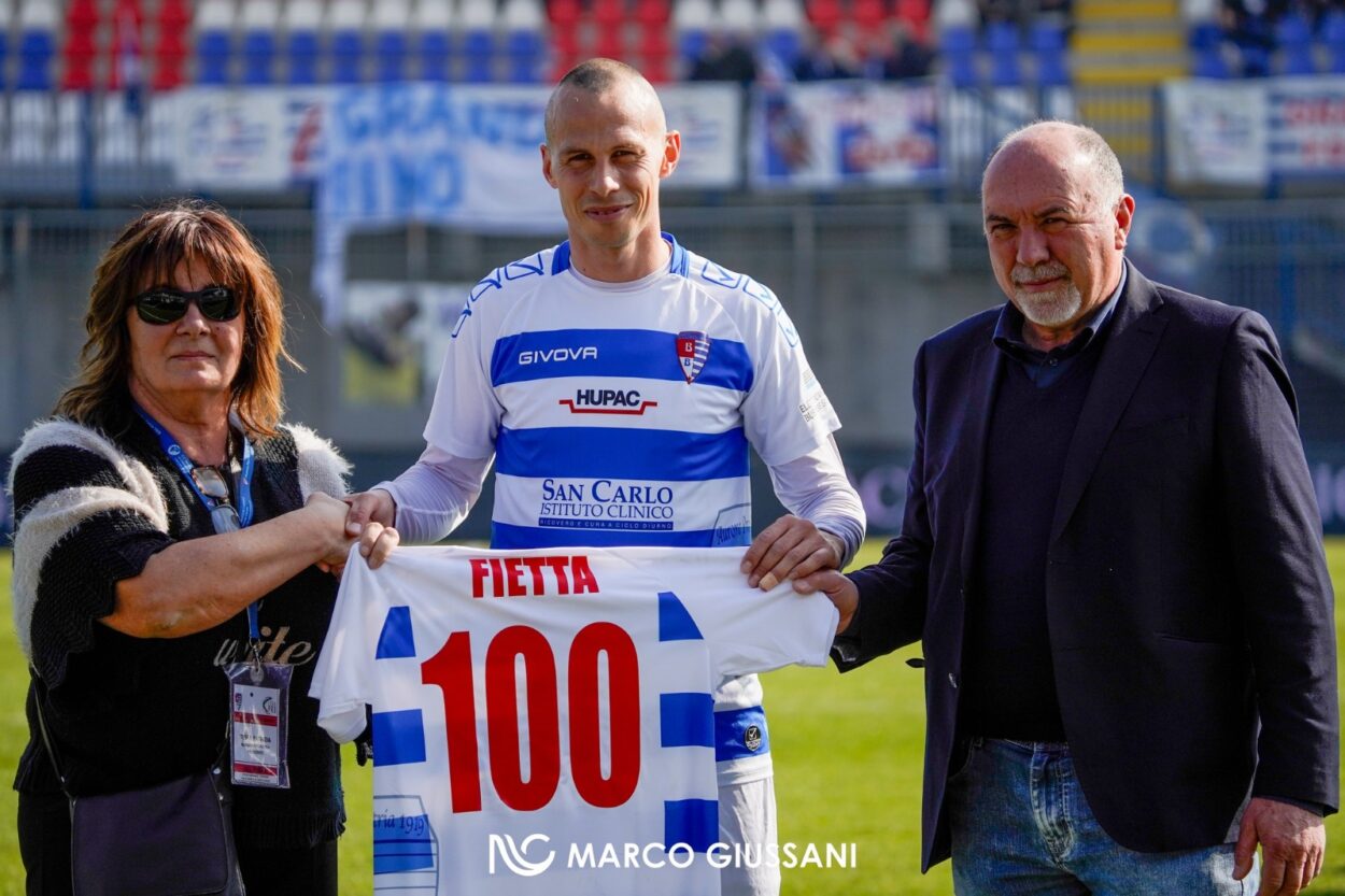Giovanni Fietta festeggia le 100 presenze con la Pro Patria
