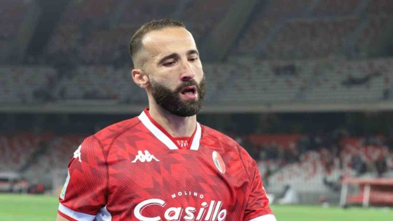 Valerio di Cesare in azione con la maglia del Bari