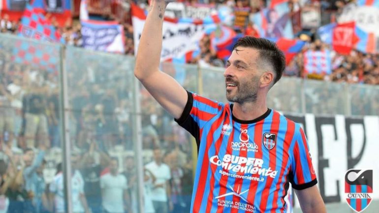 Samuel Di Carmine, esultanza con la maglia del Catania