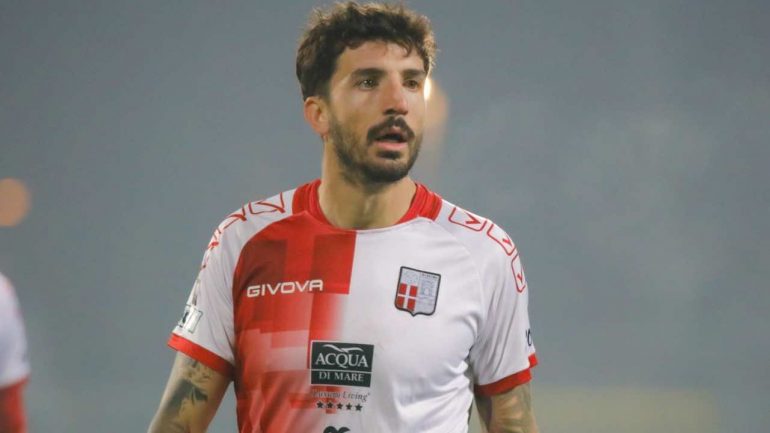 Claudio Morra in azione con la maglia del Rimini