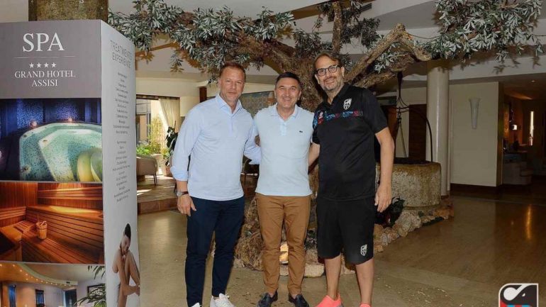 Vincenzo Grella nel ritiro di Assisi insieme al ds Faggiano e al manager dell’hotel Gianni Gulli