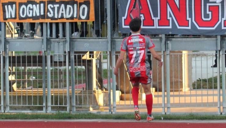 Simone Ascione con la maglia della Cremonese - credit: Angri - lacasadic.com