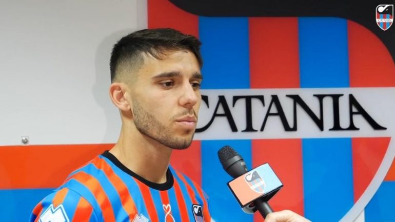 emanuele cicerelli con la maglia del catania