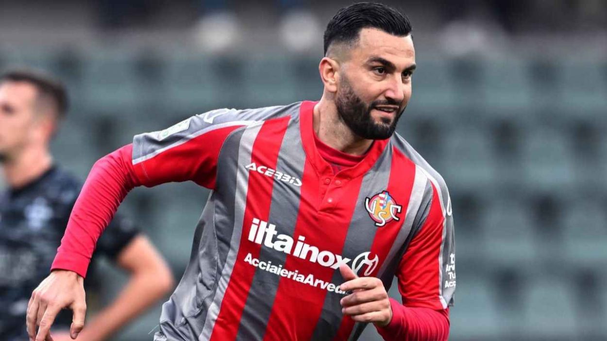 Massimo Coda con la maglia della Cremonese