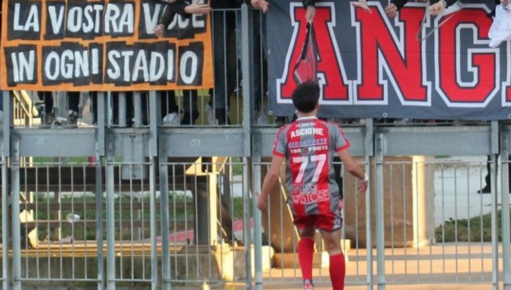 simone ascione in gol con la maglia dell'angri