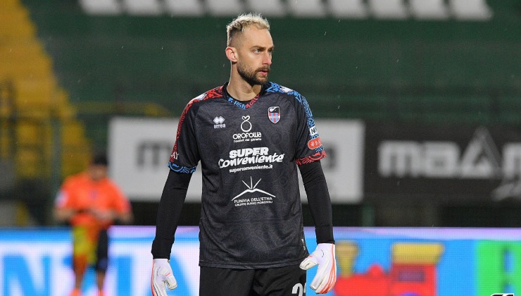 jacopo furlan con la maglia del catania