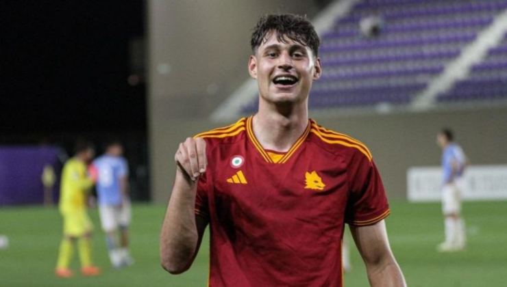 filippo alessio con la maglia della roma primavera