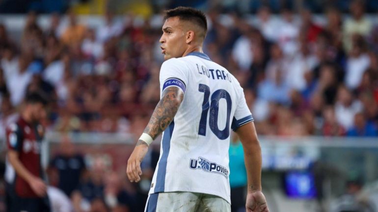 lautaro martinez con la maglia dell'inter