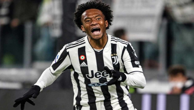 Cuadrado con la maglia della Juventus 