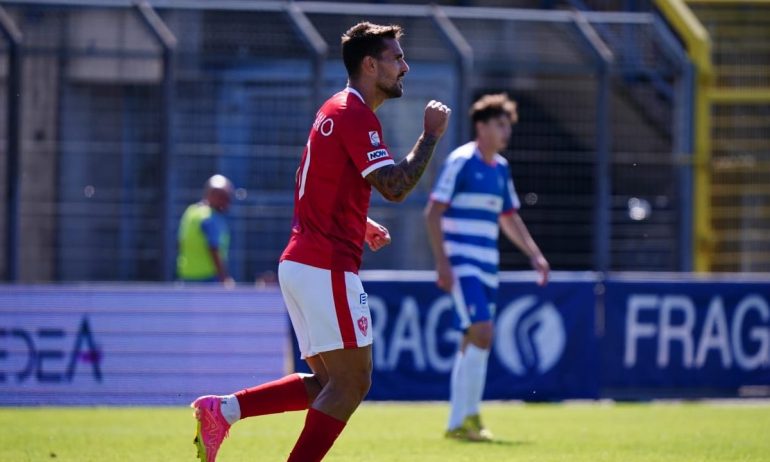 Lescano con la maglia della Triestina