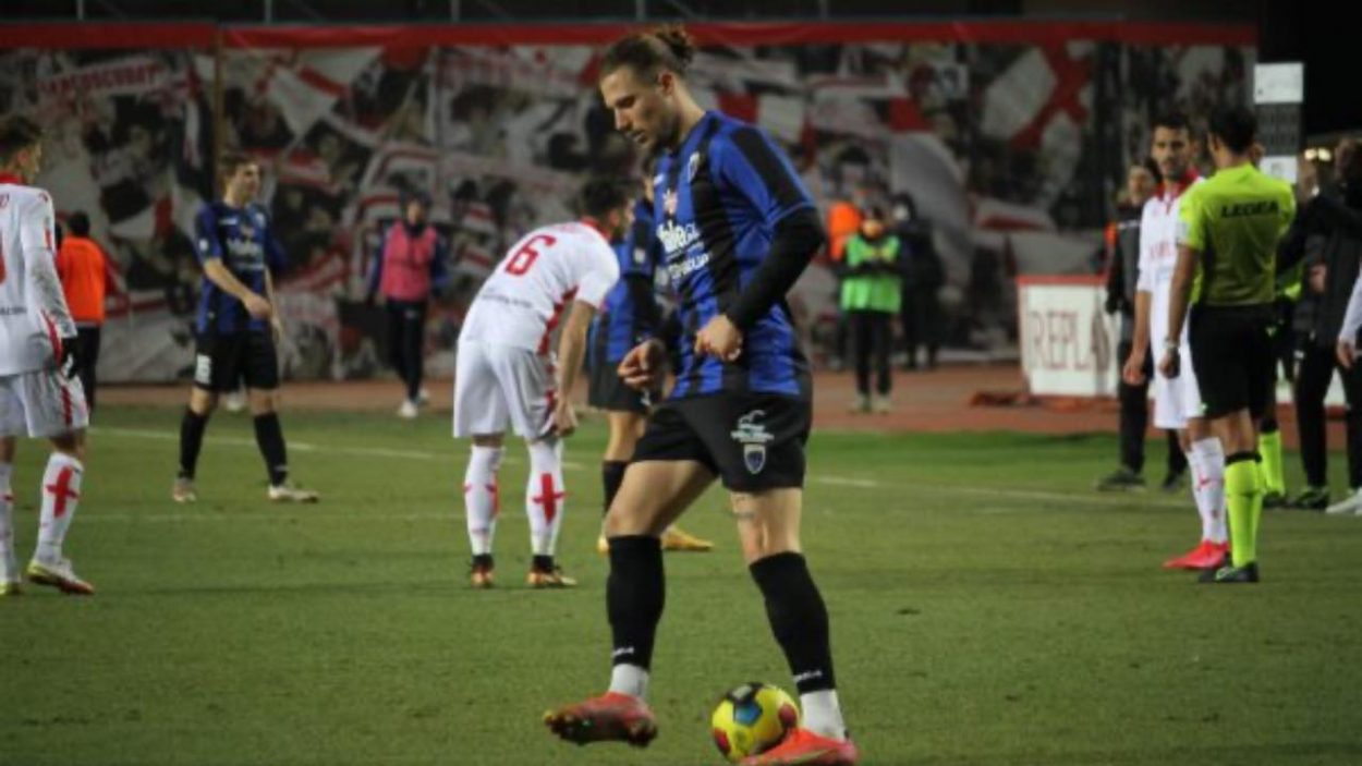 Tommy Maistrello in azione con la maglia del Renate / Credit: Martina Cutrona / www.lacasadic.com