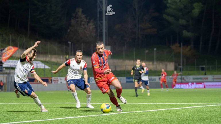 jacopo murano in azione con la maglia del picerno