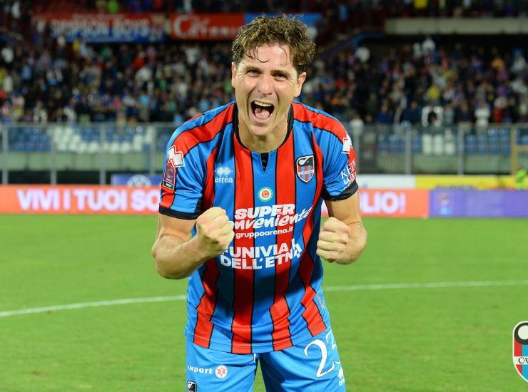 Gabriel Lunetta esulta dopo la rete al Monopoli che ha regalato tre punti al Catania credit: Catania FC/ www.lacasadic.com