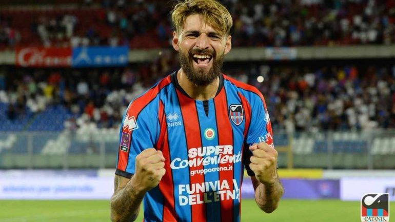 Matteo Di Gennaro esulta dopo la vittoria in Coppa contro il Crotone - credit: Catania FC/ www.lacasadic.com