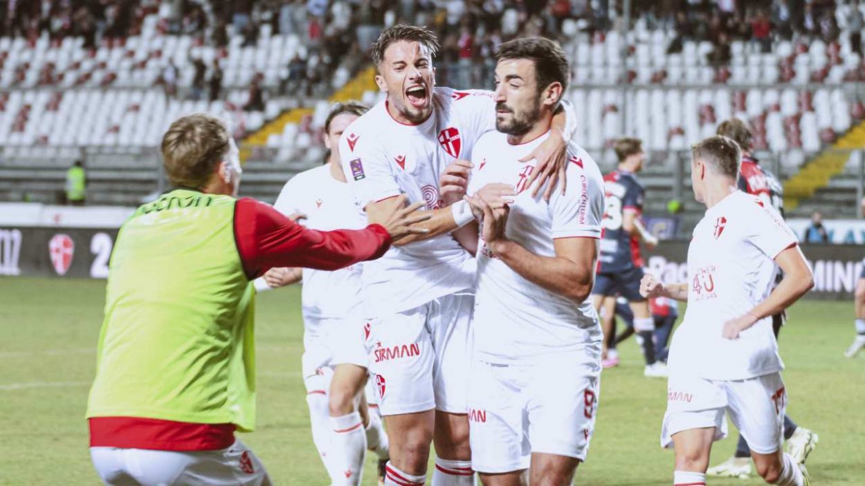 Esultanza del Padova al gol di Spagnoli