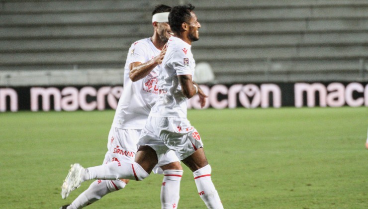 Varas esultanza al gol con la maglia del Padova