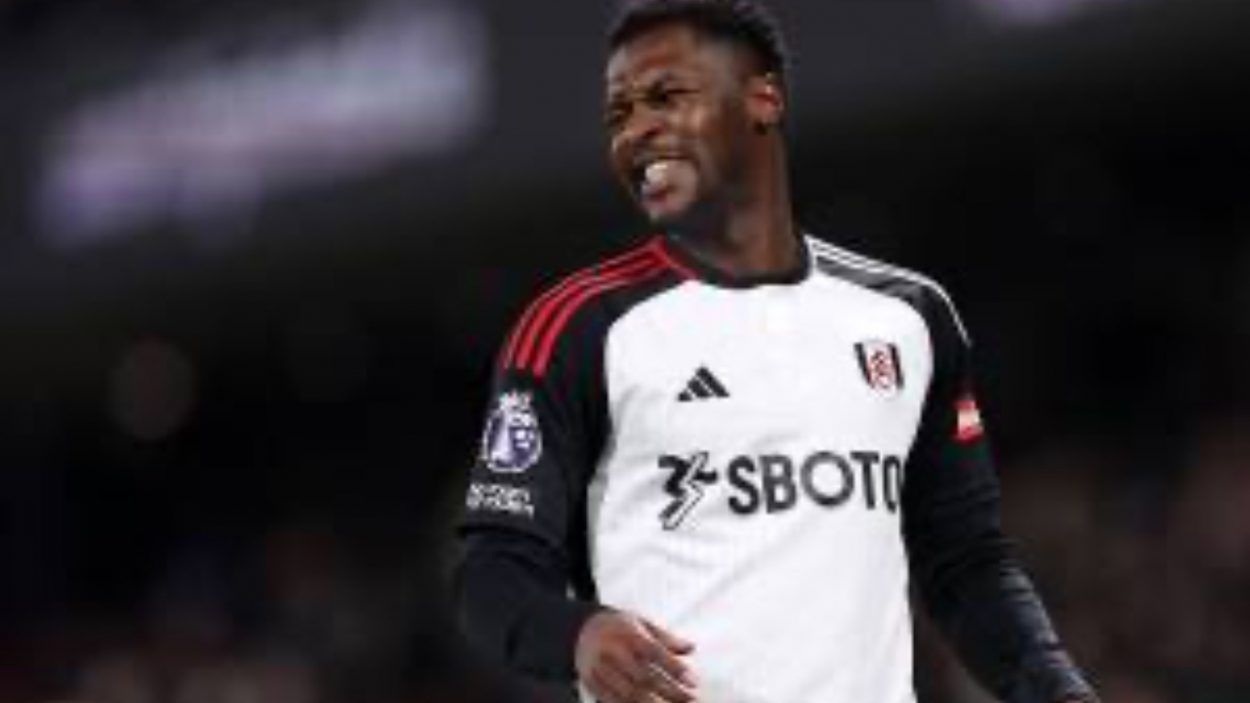 Fodé Ballo-Touré con la maglia del Fulham / Imago / www.lacasadic.com