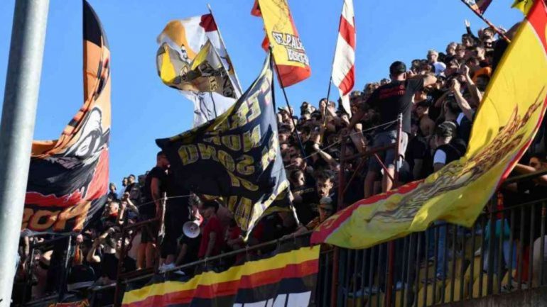 Tifosi Benevento-Latina esterna