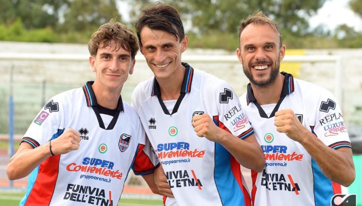 Jimenez, Inglese e Guglielmotti festeggiano a fine partita / Credit: Catania FC / www.lacasadic.com