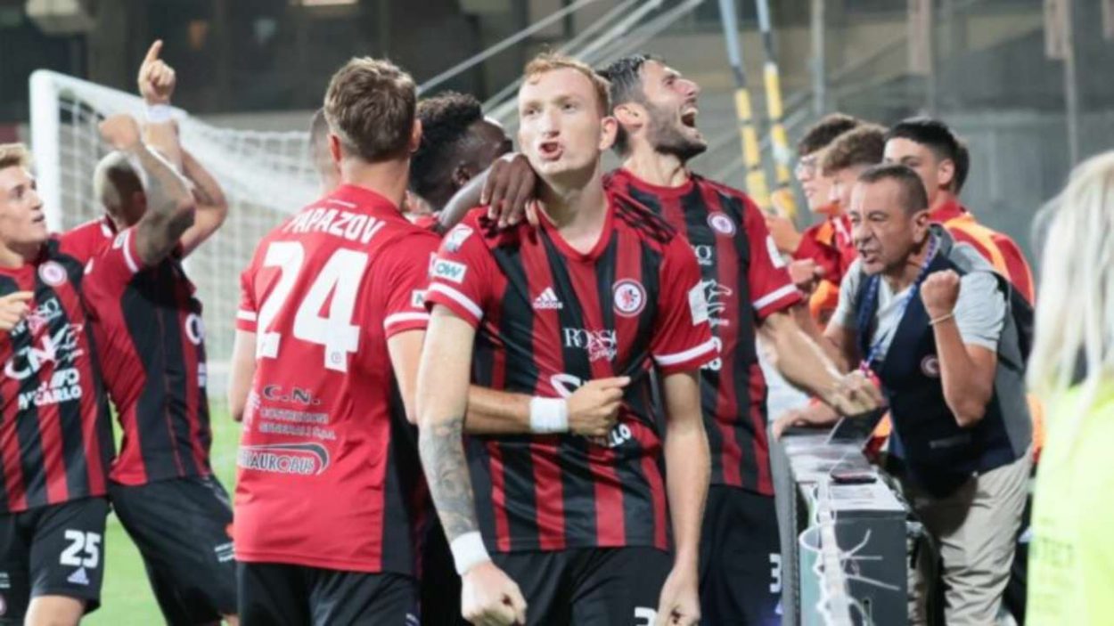 Salines con la maglia del Foggia