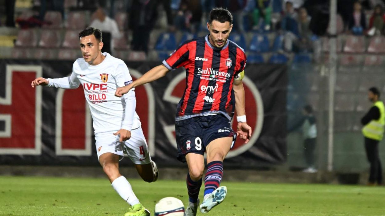 Gomez con la maglia del Crotone