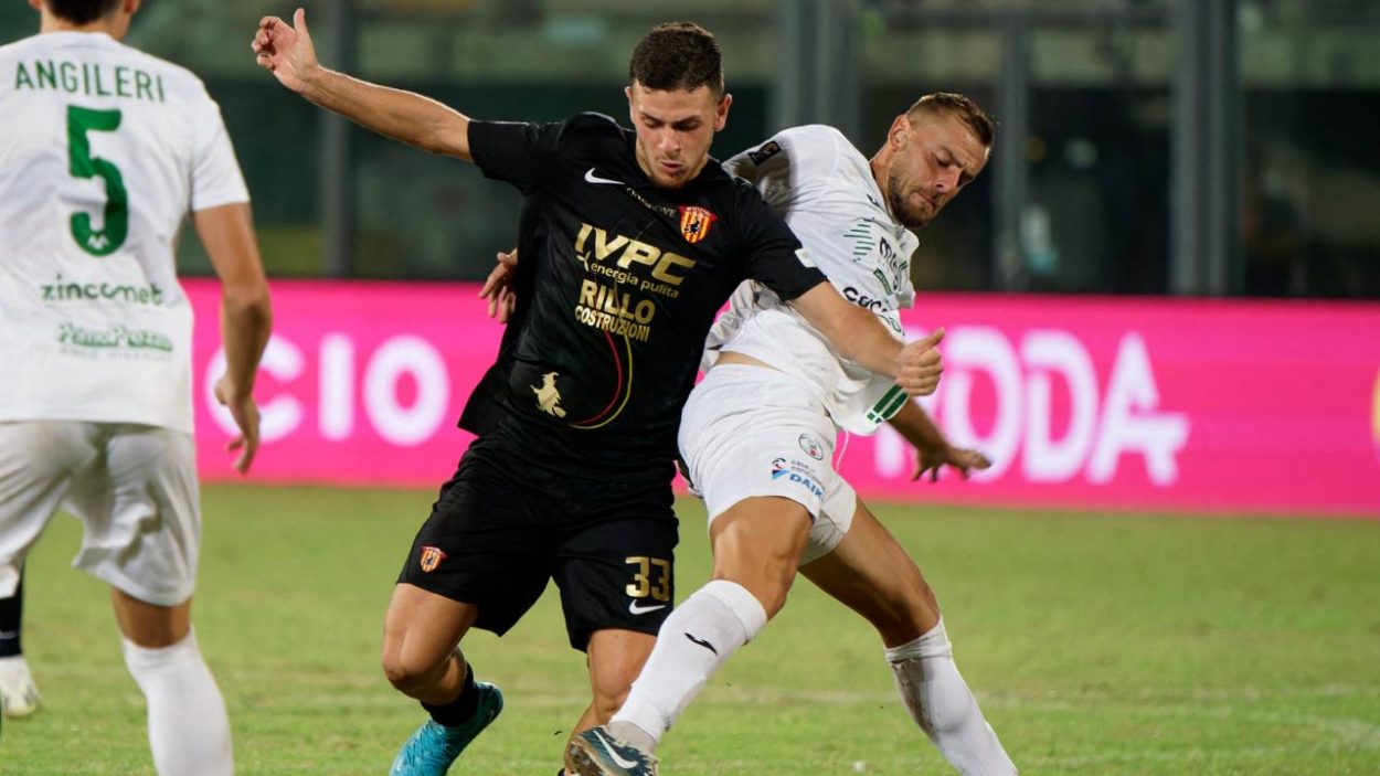 Mario Perlingieri con la maglia del Benevento (Credit_ IMAGO) _ www.lacasadic.com