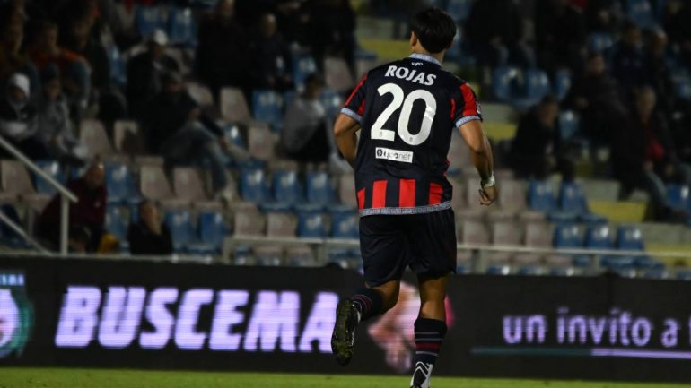 Rojas con la maglia del Crotone