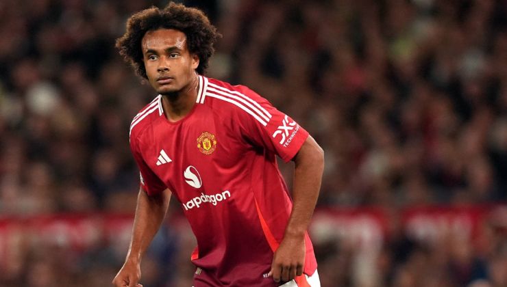 Zirkzee con la maglia del Manchester United