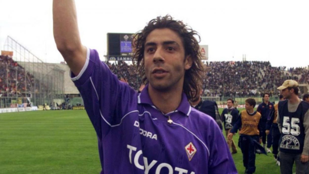 Rui Costa con la maglia della Fiorentina