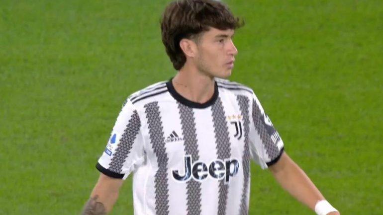 Soulè con la maglia della Juventus