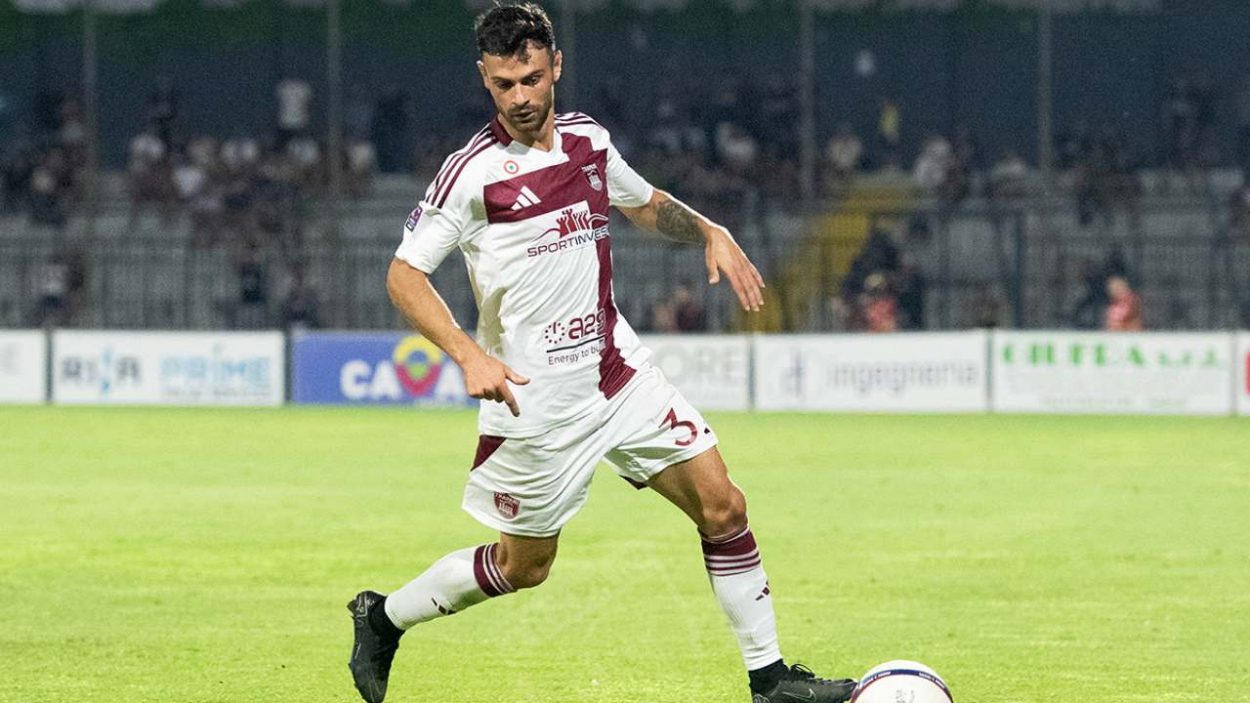 Martina con la maglia del Trapani