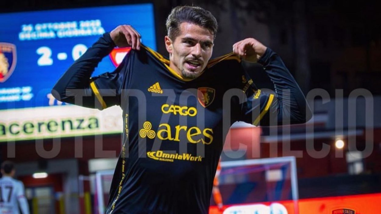 Mattia Rossetti con la maglia del Potenza (credit_ Potenza Calcio) _ www.lacasadic.com