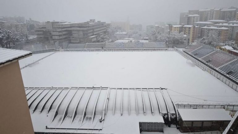 La nevicata che si è abbattuta sullo stadio "Viviani" / www.lacasadic.com