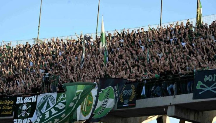 Tifosi Avellino credit Mario D'Argenio interno