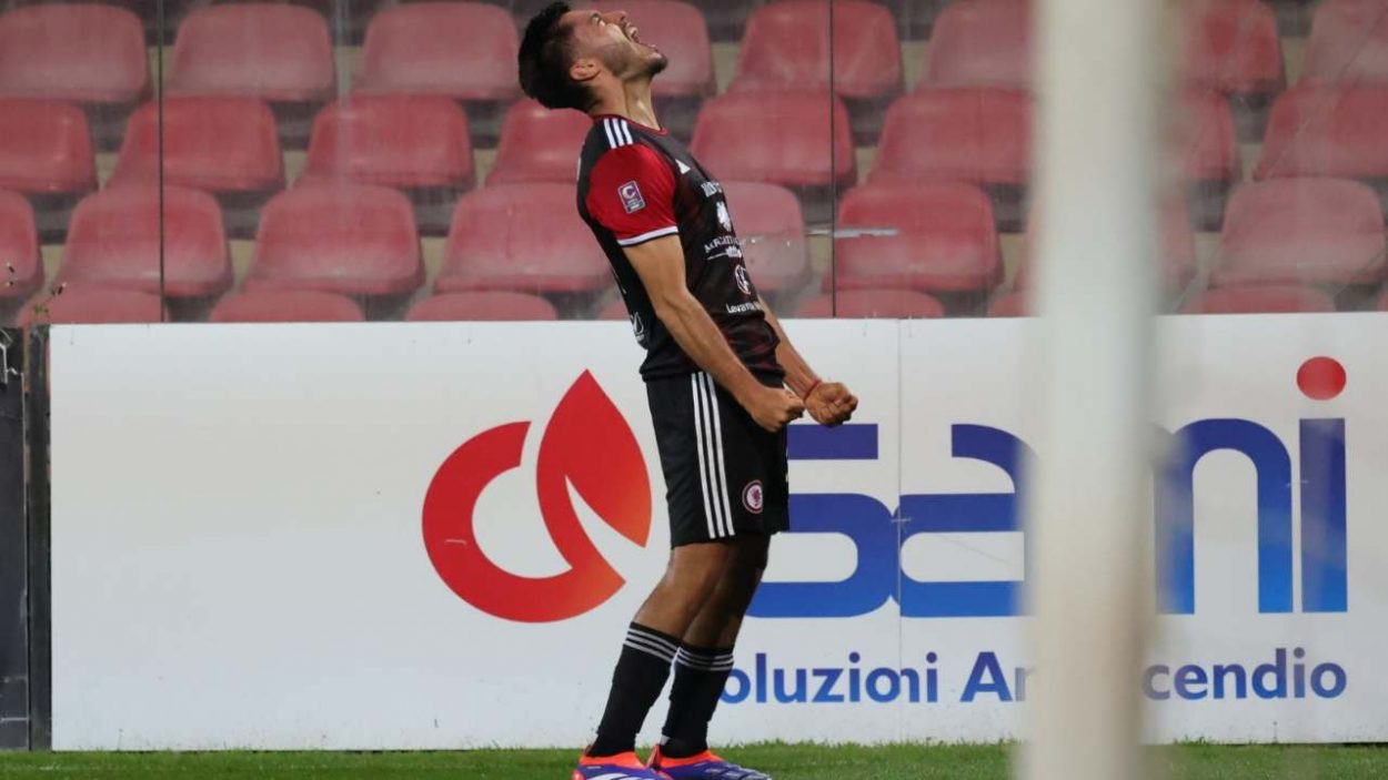 Franco Vezzoni con la maglia del Foggia, Credit: Federico Antonellis Calcio Foggia 1920, www.lacasadic.com