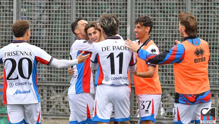 Il Catania esulta dopo il successo sul Latina/ Credits: Catania FC/ www.lacasadic.com