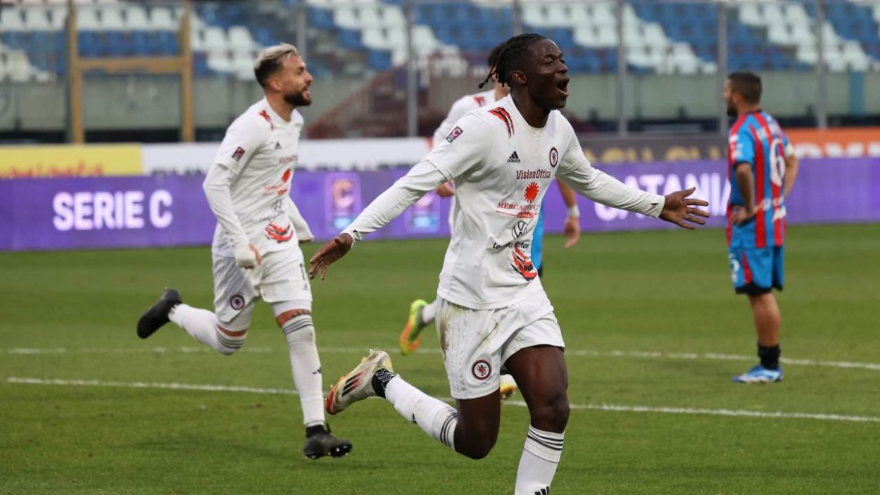 Amadou Sarr esulta dopo aver segnato il suo primo gol con il Foggia - Credits: Calcio Foggia 1920